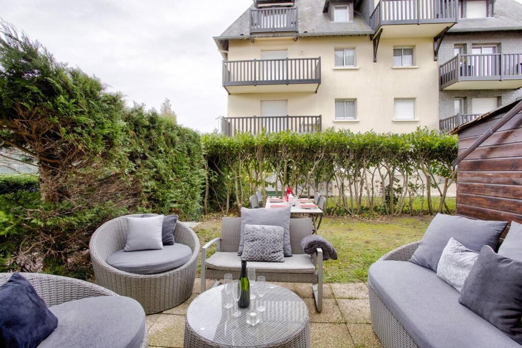 Avec Jardin Coeur De Deauville. *